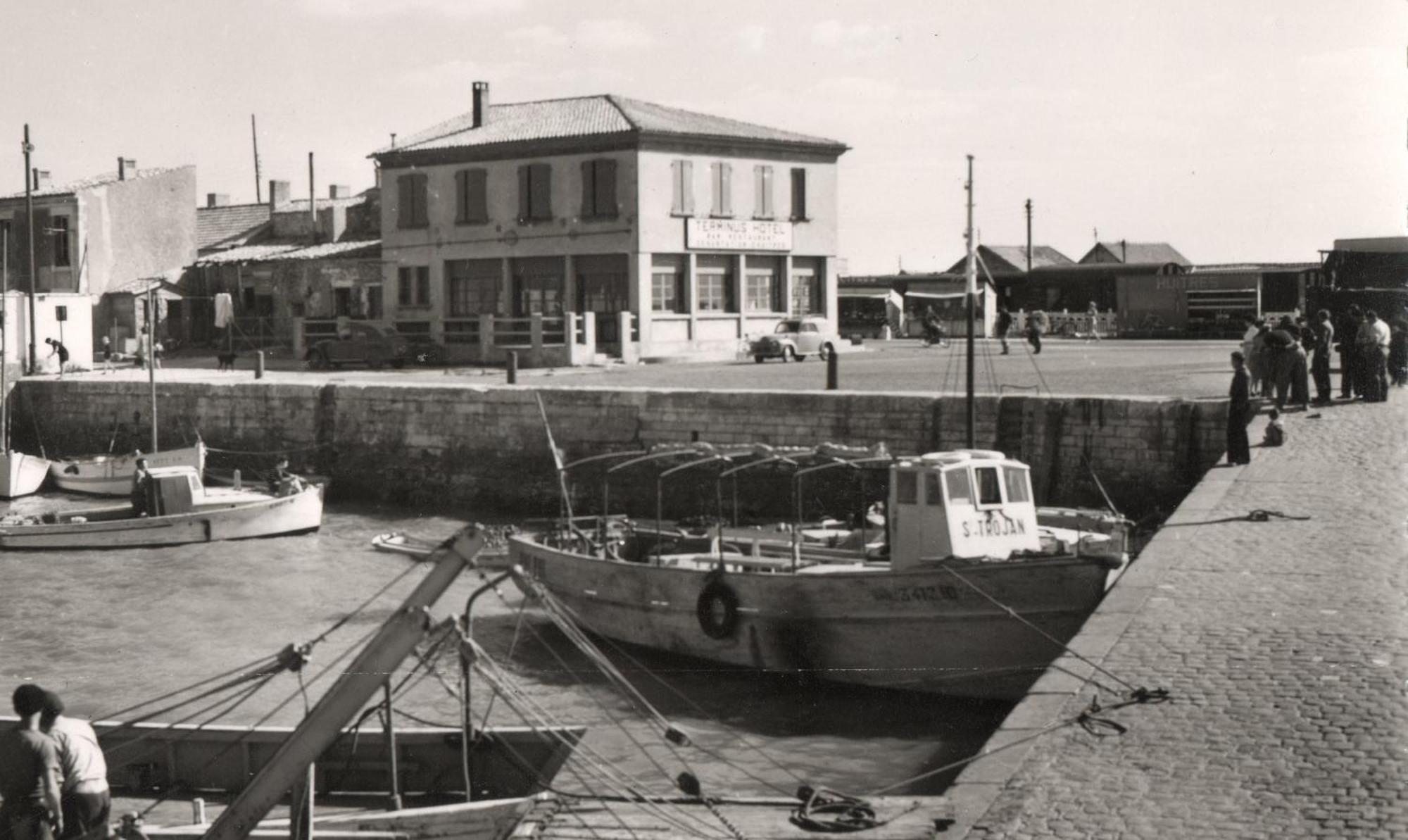 Logis Hotel Le Terminus Bourcefranc Bagian luar foto
