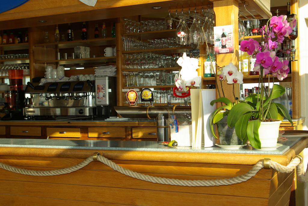 Logis Hotel Le Terminus Bourcefranc Bagian luar foto